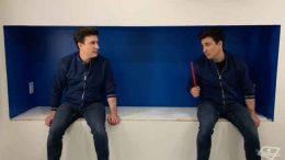 Le comédien Frédéric Barbusci parle de l'improvisation et donne différentes façons d'en faire à la maison. L'improvisation